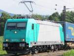 185 577,  Eigentmer xrail, fhrt mit einem Gterzug die Rheintalbahn in Richtung Norden entlang, hier bei Denzlingen. August 2014.