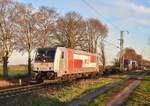 Als Umleiterzug kommt hier die IGE 185 678-0 mit einem Kastelzug aus Dülken gen Boisheim gefahren. 19.1.2019