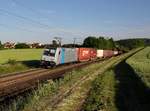 Die 185 677 mit einem KLV-Zug am 06.06.2014 unterwegs bei Dettenhofen.