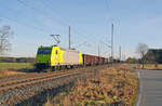 185 534 der ATLU führte am 17.12.23 einen Hochbordwagenzug durch Wittenberg-Labetz Richtung Dessau. 