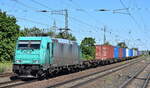 Crossrail AG, Muttenz [CH] mit der ATLU Lok  185 613-7  [NVR-Nummer: 91 80 6185 613-7 D-ATLU] und einem Containerzug am 13.05.24 Höhe Bahnhof Saarmund.