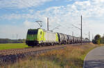 185 605 der @-Trains führte am 20.10.24 einen Kesselwagenzug durch Wittenberg-Labetz Richtung Dessau.