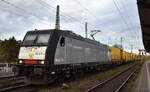 BRLL Lok  185 407-4  [NVR-Nummer: 91 80 6185 407-4 D-BRLL] und STRABAG Gleisumbauzug + Beiwagen am Haken am 25.11.24 Höhe Bahnhof Magdeburg-Neustadt.