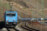 Rhein Cargo 185 340 mit schönem langen Kesselwagenzug am 23.02.2025 bei Boppard