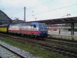 185 512 - 1 durchfhrt mit einem Autozug den Bremer Hauptbahnhof. Aufgenommen am 22.07.2009