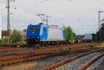 Die blau/silberne 185 510-5 der ITL hat sich aus dem Ruhrgebiet kommend in Schleichfahrt an den Brackweder Bhf herangeschlichen. Im Bahnhof hatte ein Talent der NordWestBahn Vorfahrt und so mute sie mit Ihrem ungleichmig besetzten Containerzug warten. Am am des 10.07.2009.