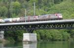 Eine Doppeltraktion zweier Crossrail 185er berqueren die Aare kurz vor dem Bahnhof von Olten; 08.05.2010