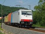 Railpool gibt's auch in wei: 185 639-2 mit Containerzug in Richtung Sden bei Mecklar.
