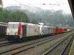 185 665 und 661 mit einem langen Gterzug in Kufstein.