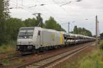 Mit einem Autozug fhrt 185 681-4 von Railpool im Dienst von PCT Altmann aus Richtung Engelsdorf kommend durch Leipzig-Thekla. Fotografiert am 07.08.2010. 