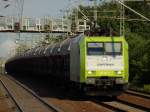 185 541 der Captrain zieht ihren Gterzug gen Dresden HBF kurz vor dem Haltepunkt Strehlen.