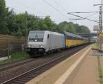 185 677-2 mit ARS-Autozug in Fahrtrichtung Seelze. Aufgenommen am 10.07.2013 in Dedensen-Gümmer.