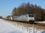 Die 185 537 und die 185 540 mit einem KLV-Zug am 10.02.2013 unterwegs bei Vogl.