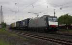 185408 der TX Logistik ist am 8.5.2014 mit einem Container Zug in Hasbergen in Richtung Münster unterwegs.
