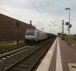 185 697-0 trägt den Namen Jolina und ist von Novelis und durchfährt mit einem gemischten Güterzug darunter auch Planenwagen von Novelis den S-Bahnhof Allerheiligen am 7.6.14

Allerheiligen 07.06.2014