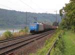 185 515-4 mit KLV-Zug in Fahrtrichtung Süden. Aufgenommen bei Kamp-Bornhofen am 04.10.2013.