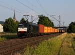 Die 185 544 mit einem Containerzug am 06.07.2013 unterwegs bei Thüngersheim.