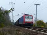 185 CL-003 rauscht mit einem Güterzug an mir vorbei, nahe Biesdorf Süd, 25.10.2014