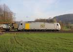Im Seitenprofil: 185 681-4 mit einem Autotransportzug in Fahrtrichtung Süden. Aufgenommen bei Wehretal-Reichensachsen am 16.11.2013.