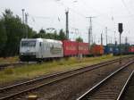 Am 27.06.2015 kam 185 548 mit ihrem Containerzug aus Richtung Salzwedel nach Stendal und fuhr weiter nach Magdeburg.