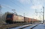 Alpha Trains Belgium 185 513, vermietet an Emons Rail Cargo, befrdert am 22.01.16 in Diepholz einen KLV-Zug in Richtung Bremen.