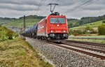 185 582-4 von HGK ist hier bei Himmelstadt mit einen Kesselzug am 13.10.16 zu sehen.