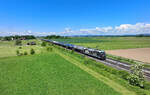 185 614 mit einem Kesselzug am 20.05.2024 bei Stephansposching.