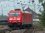 Die leuchtend rote 185 403-3  Green Cargo  von DB Schenker rangiert am frhen Morgen des 26.08.2011 in Aachen West.