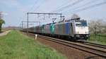 186 254 von B-Logistics und 186 123 von Railtraxx ziehen gemeinsam einen langen Kohlenzug Richtung Aachen-West. Die Aufnahme entstand am 31/03/2017 in s'Herenelderen.