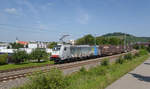 186 101 der BLS Cargo mit einem Rheintal Umleiter KLV in Metzingen Richtung Tübingen am 29.8.2017.