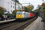 186 167-3 der Euro Cargo Rail und 186 330-7 und 186 333-1 beide von  DB-Schenker kommen  aus Richtung Köln,Aachen-Hbf mit einem Schrottzug aus Köln-Kalk(D) nach Genk-Goederen(B) und fahren durch Aachen-Schanz in Richtung Aachen-West.
Aufgenommen vom Bahnsteig von Aachen-Schanz.
Bei Wolken am Nachmittag vom 7.11.2017.