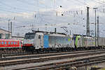 Doppeltraktion, mit den Loks 186 105-3 und 486 508-5, durchfahren den Badischen Bahnhof. Die Aufnahme stammt vom 02.12.2017.