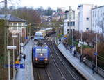 186 269-7  von Rhenus-Logistik  kommt aus Richtung Aachen-West mit einem GTS-Containerzug aus Zeebrugge-Ramskapelle(B) nach Piacenza(I) und fährt durch Aachen-Schanz in Richtung Aachen-Hbf,Aachen-Rothe-Erde,Stolberg-Hbf(Rheinland)Eschweiler-Hbf,Langerwehe,Düren,Merzenich,Buir,Horrem,Kerpen-Köln-Ehrenfeld,Köln-West,Köln-Süd.
Aufgenommen von der Brücke in Aachen-Schanz. 
Am Kalten Morgen vom 26.1.2018.