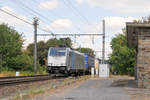 186 299-4 von Lineas/Railpool zieht ihren Güterzug durch Bassenge Richtung Tongeren. Aufnahme vom 11/08/2018.