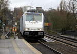 186 531-0 fährt jetzt für Crossrail kommt aus Richtung Aachen-West mit einem langen MSC-Containerzug aus Antwerpen-Krommenhoek(B) nach Germersheim(D) und fährt durch Aachen-Schanz in Richtung Aachen-Hbf,Aachen-Rothe-Erde,Stolberg-Hbf(Rheinland)Eschweiler-Hbf,Langerwehe,Düren,Merzenich,Buir,Horrem,Kerpen-Köln-Ehrenfeld,Köln-West,Köln-Süd. Aufgenommen vom Bahnsteig von Aachen-Schanz.
Am Nachmittag vom 15.3.2019.