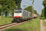 Railpool 186 454 kommt mit einer weiteren Akiem 186 im Doppel samt einem Containerzug aus Dülken bei Boisheim gen Venlo fahrend. 18.5.2019