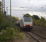 186 508-8 von Railpool/Lineas kommt als umleiter aus Richtung Aachen-Wes,Laurensberg,Richterich mit einem gemischten Güterzug aus Antwerpen-Noord(B) nach Köln-Gremberg(D) und fährt durch Kohlscheid in Richtung Herzogenrath,Mönchengladbach. 
Aufgenommen von Bahnsteig 1 in Kohlscheid. 
Bei Wolken am Nachmittag vom 17.10.2019.