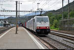 Containerzug mit 186 905-6 und 186 906-4 der Cargologic AG, eingestellt bei und vermietet an die Crossrail Benelux NV, durchfährt den Bahnhof Rivera-Bironico (CH) auf der Gotthardbahn am Monte Ceneri (600) Richtung Lugano (CH).
[20.9.2019 | 11:22 Uhr]