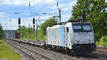 Crossrail Benelux N.V., Borgerhout [B] mit der Railpool Lok   186 437-0  [NVR-Nummer: 91 80 6186 437-0 D-Rpool] und einem Containerzug Richtung Frankfurt/Oder weiter nach Polen am 14.05.20 Bf. Saarmund. 