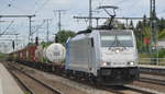 LINEAS Group NV/SA, Bruxelles [B] mit der Railpool Lok  186 424-8  [NVR-Nummer: 91 80 6186 424-8 D-Rpool] und Containerzug Richtung Norden am 08.09.20 Bf. Golm (Potsdam).