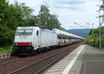 ITL E 186 137 mit einem Autotransportzug Richtung Dresden, am 09.06.2020 in Krippen.