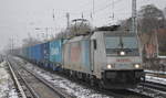 Lotos Kolej Sp. z o.o., Gdańsk [PL] mit der Railpool Lok  E 186 272-1  [NVR-Nummer: 91 80 6186 272-1 D-Rpool] und Containerzug mit firmeneigenen Tragwageneinheiten am 05.01.21 Berlin Hirschgarten.