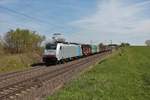 Railpool/Lineas Bombardier Traxx 186 454-5 mit Stahlzug in Nieder Mörlen am 24.04.21