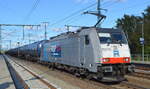 RBP- Rheinische Bahnpersonal- und Verkehrsgesellschaft mbH mit der Railpool Lok  186 105  (NVR:  91 80 6186 105-3 D-Rpool ) und Kesselwagenzug am 13.10.21 Durchfahrt Bf. Golm (Potsdam).