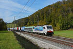 Lok 186 906-4 fährt Richtung Bahnhof Tecknau. Die Aufnahme stammt vom 18.10.2021.