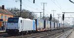 HSL Logistik GmbH, Hamburg [D] mit der Railpool Lok  186 539-3  [NVR-Nummer: 91 80 6186 539-3 D-RPOOL] und KLV-Zug am 24.03.22 Durchfahrt Bf. Golm. 