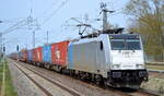 Retrack GmbH & Co. KG, Hamburg [D] mit der Railpool Lok  186 538-5  [NVR-Nummer: 91 80 6186 538-5 D-RPOOL] und KLV-Zug am 12.04.22 Durchfahrt Bf. Berlin Hohenschönhausen.