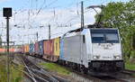 METRANS a.s., Praha [CZ] mit der Railpool Lok  186 435-4  [NVR-Nummer: 91 80 6186 435-4 D-Rpool] und einem Containerzug am 03.05.23 Vorbeifahrt Bahnhof Magdeburg Neustadt.