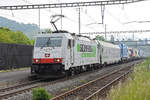 Lok 186 904-9 durchfährt am 23.05.2023 den Bahnhof Gelterkinden.