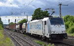 RTB CARGO GmbH, Düren [D] mit der Railpool Lok  186 425-5  [NVR-Nummer: 91 80 6186 425-5 D-Rpool] und einem Containerzug Richtung Frankfurt/Oder am 07.05.24 Höhe Bahnhof Saarmund.
